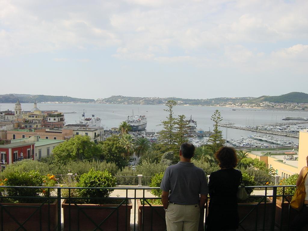 Aparthotel Flegrea House Pozzuoli Zewnętrze zdjęcie